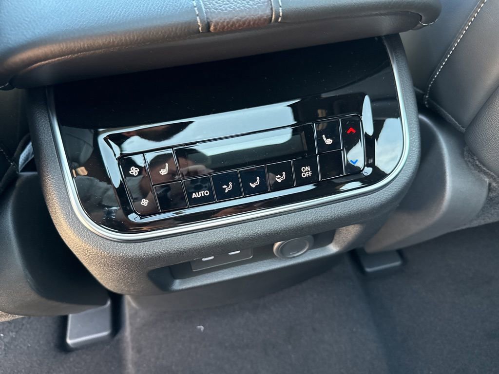 New 2025 Nissan Armada Platinum Reserve image 21