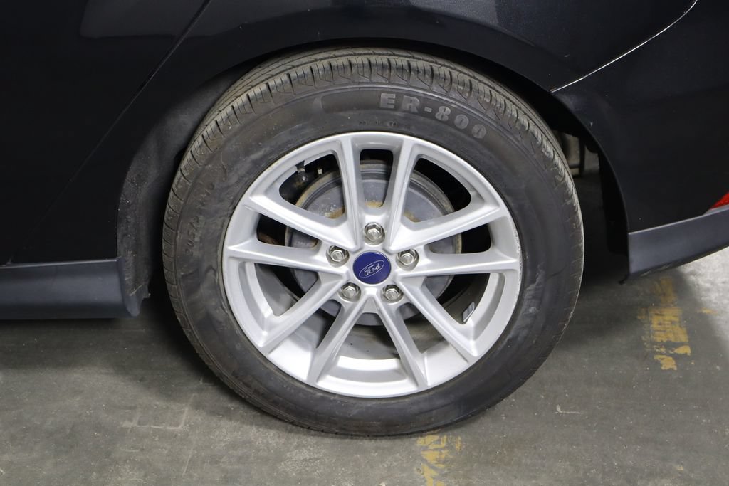 Used 2015 Ford Focus SE FWD image 38