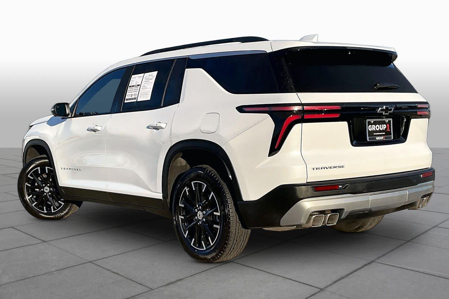 Used 2026 Chevrolet Traverse LT w/ Sun and Wheel Package FWD image 11