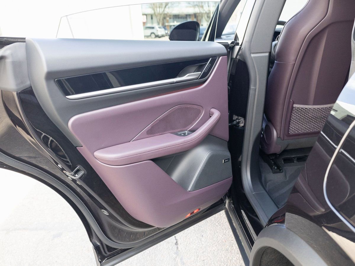 New 2025 Porsche Macan 4 Electric image 33