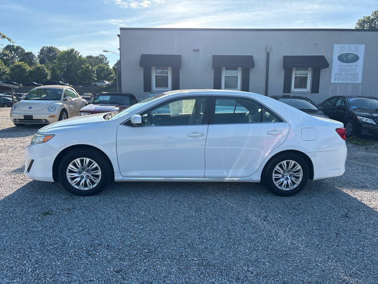 Used 2014 Toyota Camry LE w/ Moonroof Package FWD image 16