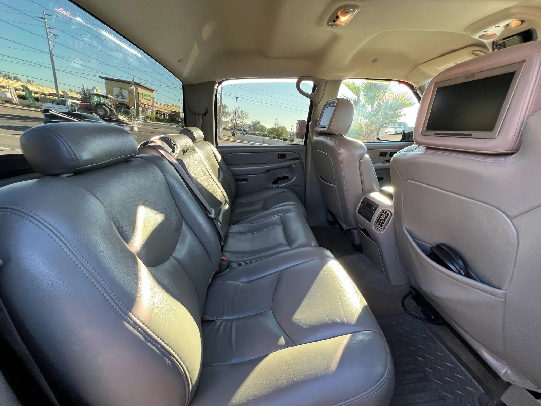 Used 2004 GMC Sierra 2500 SLT w/ Heavy-Duty Power Package AWD/4WD image 22