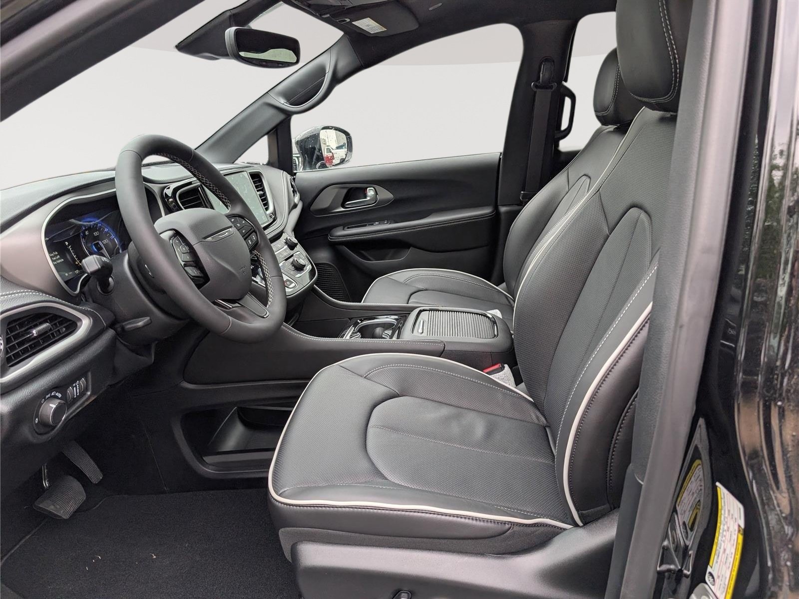 New 2027 Chrysler Pacifica Limited FWD image 14