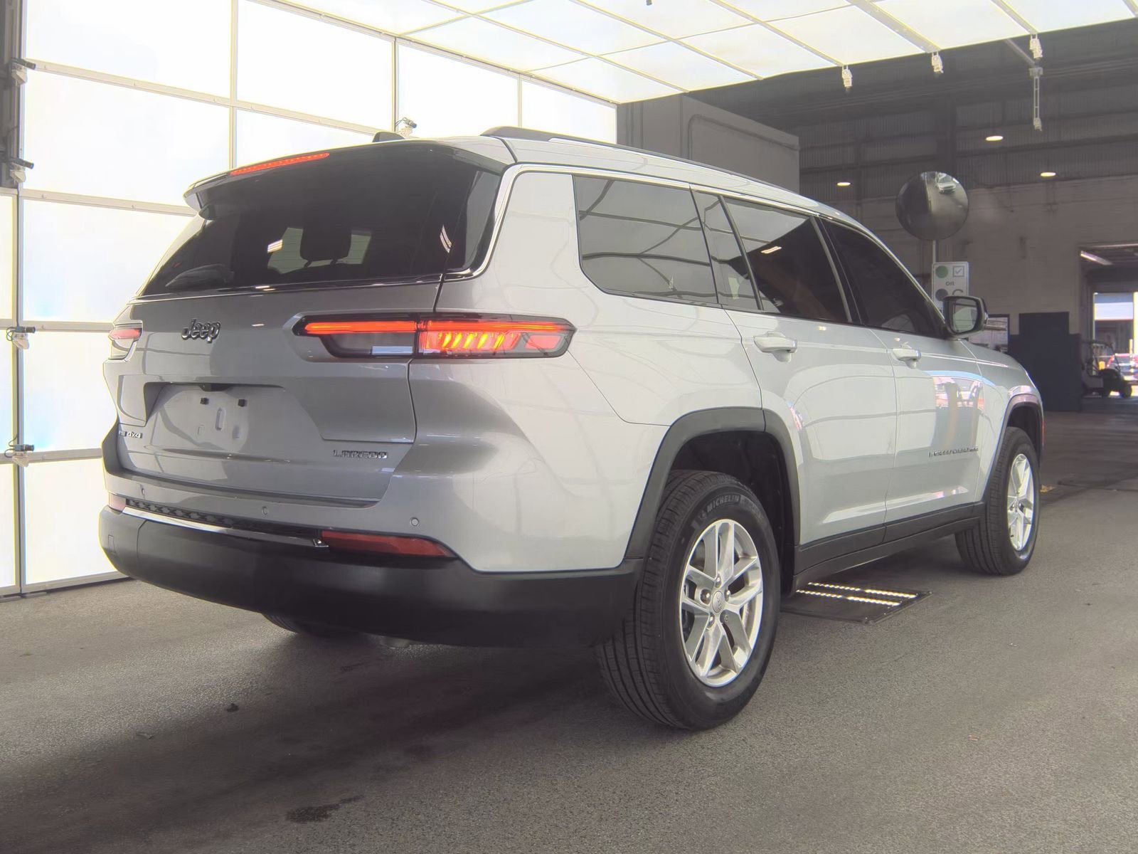 Used 2023 Jeep Grand Cherokee L Laredo AWD/4WD image 6