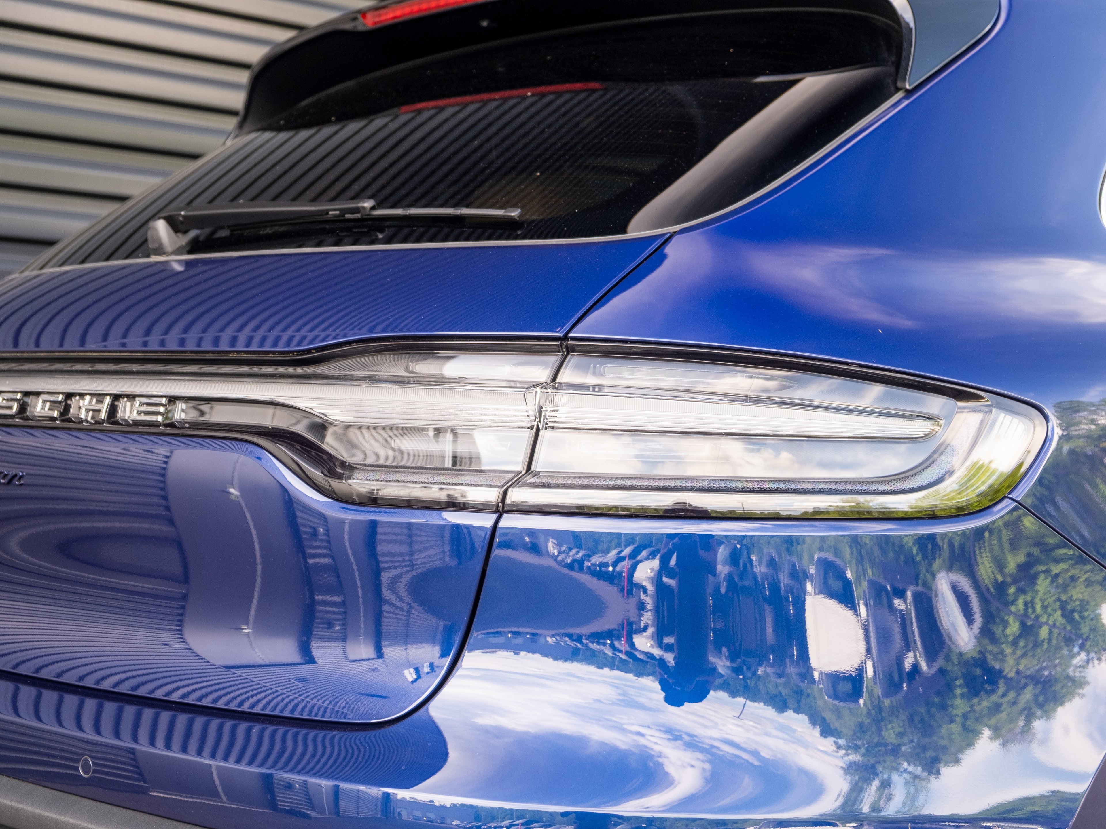 Certified 2025 Porsche Macan image 37