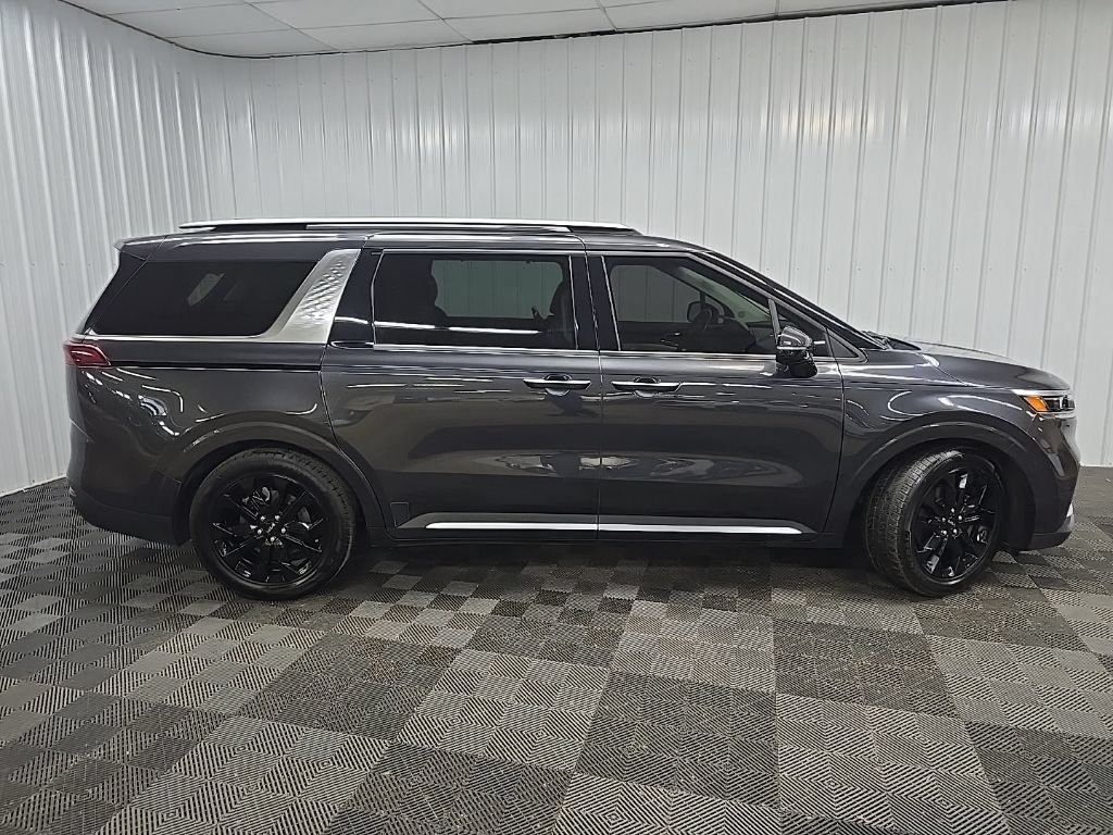 Used 2022 Kia Carnival SX Prestige FWD image 2