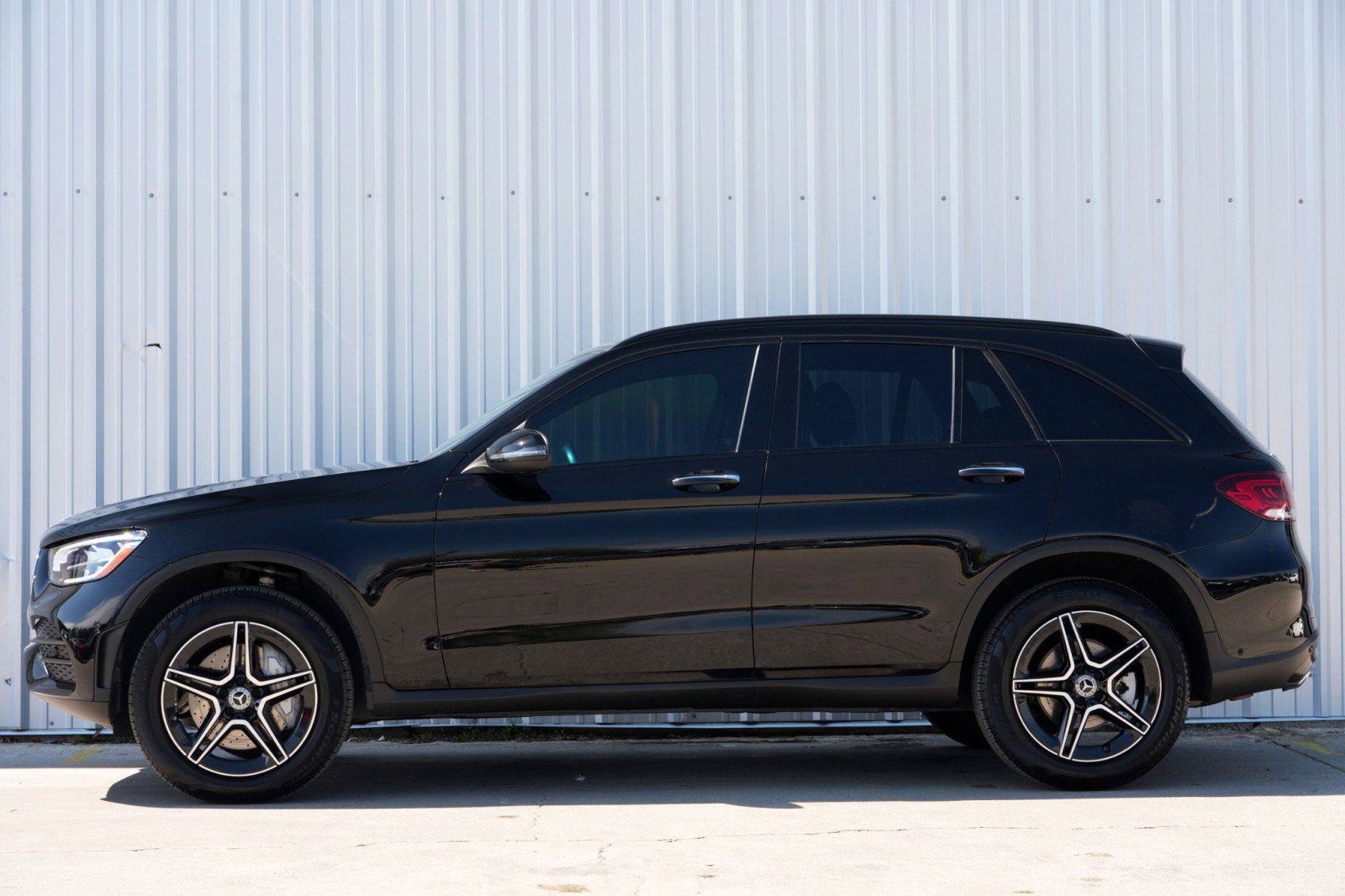 Used 2022 Mercedes-Benz GLC 300 4MATIC w/ AMG Line image 8