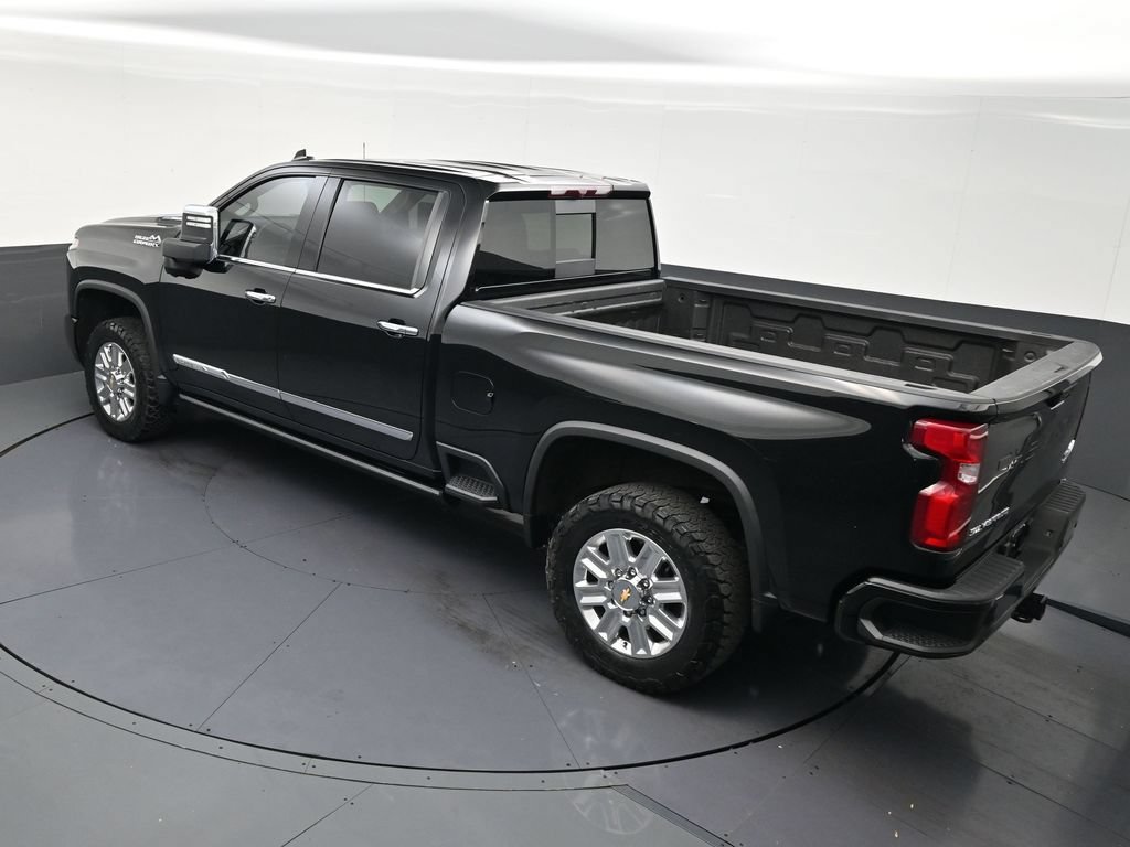 Used 2024 Chevrolet Silverado 2500 High Country w/ High Country Premium Package AWD/4WD image 11