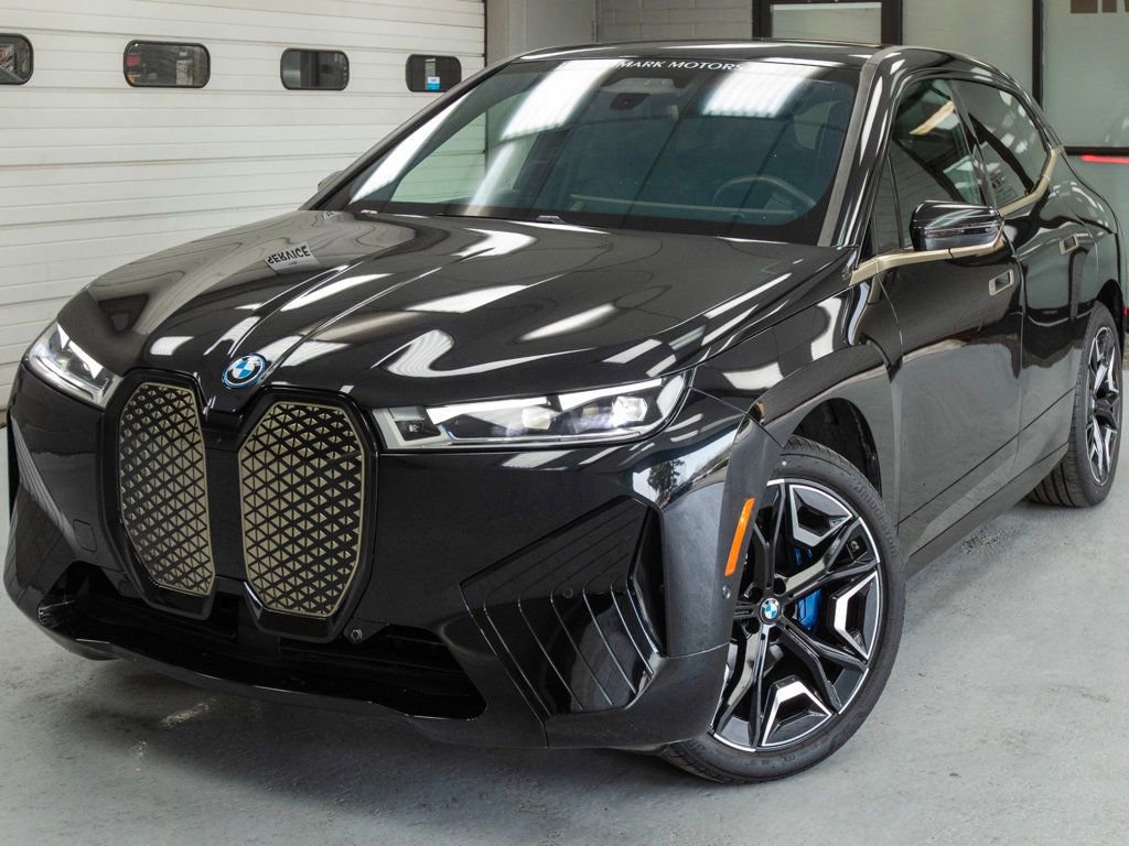 Used 2023 BMW iX xDrive50 w/ Premium Package image 12