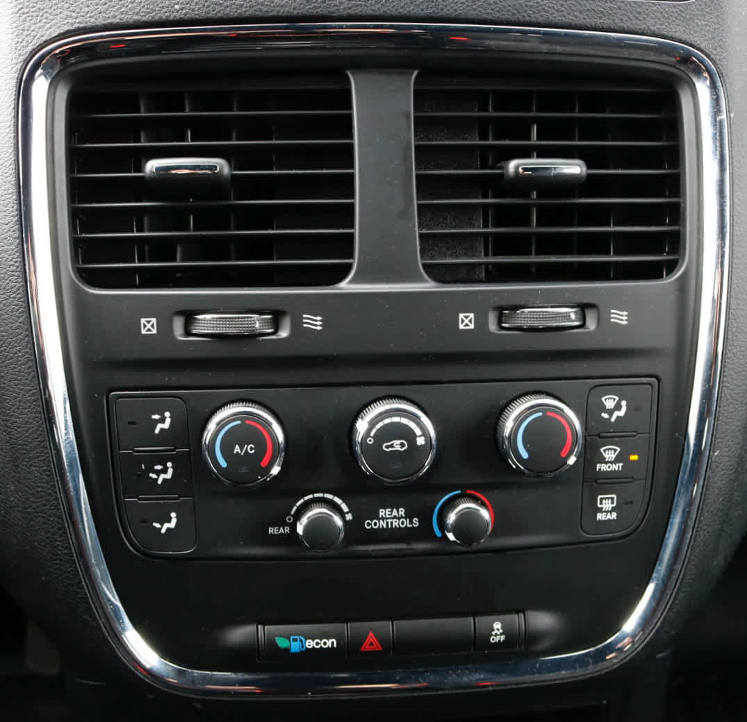 Used 2017 Dodge Grand Caravan SE FWD image 17