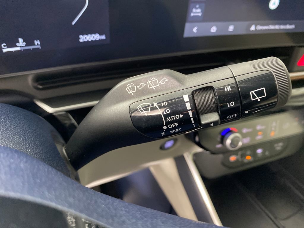 Used 2025 Kia Carnival SX Prestige image 17