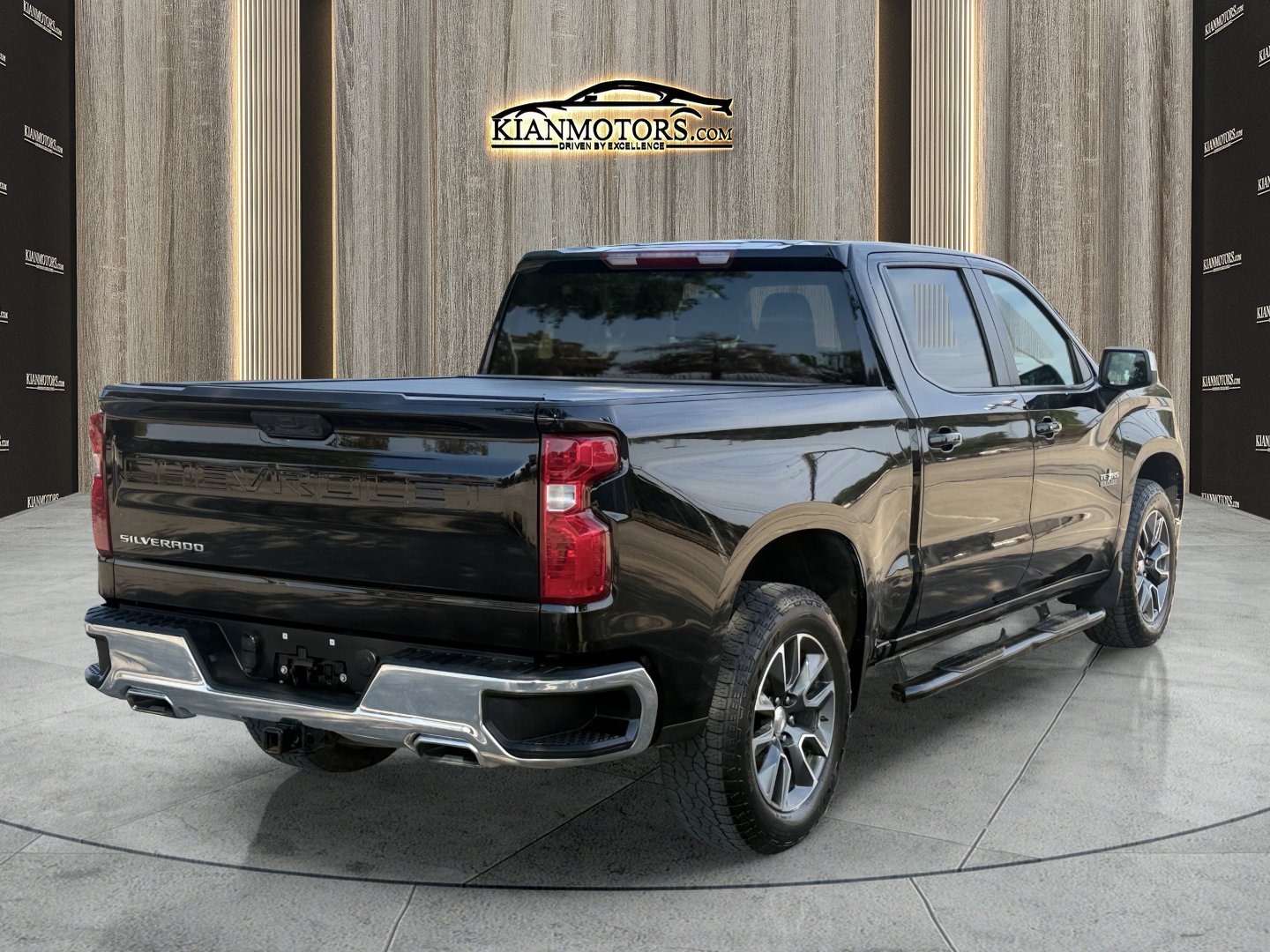 Used 2023 Chevrolet Silverado 1500 LT w/ Z71 Off-Road Package AWD/4WD image 7