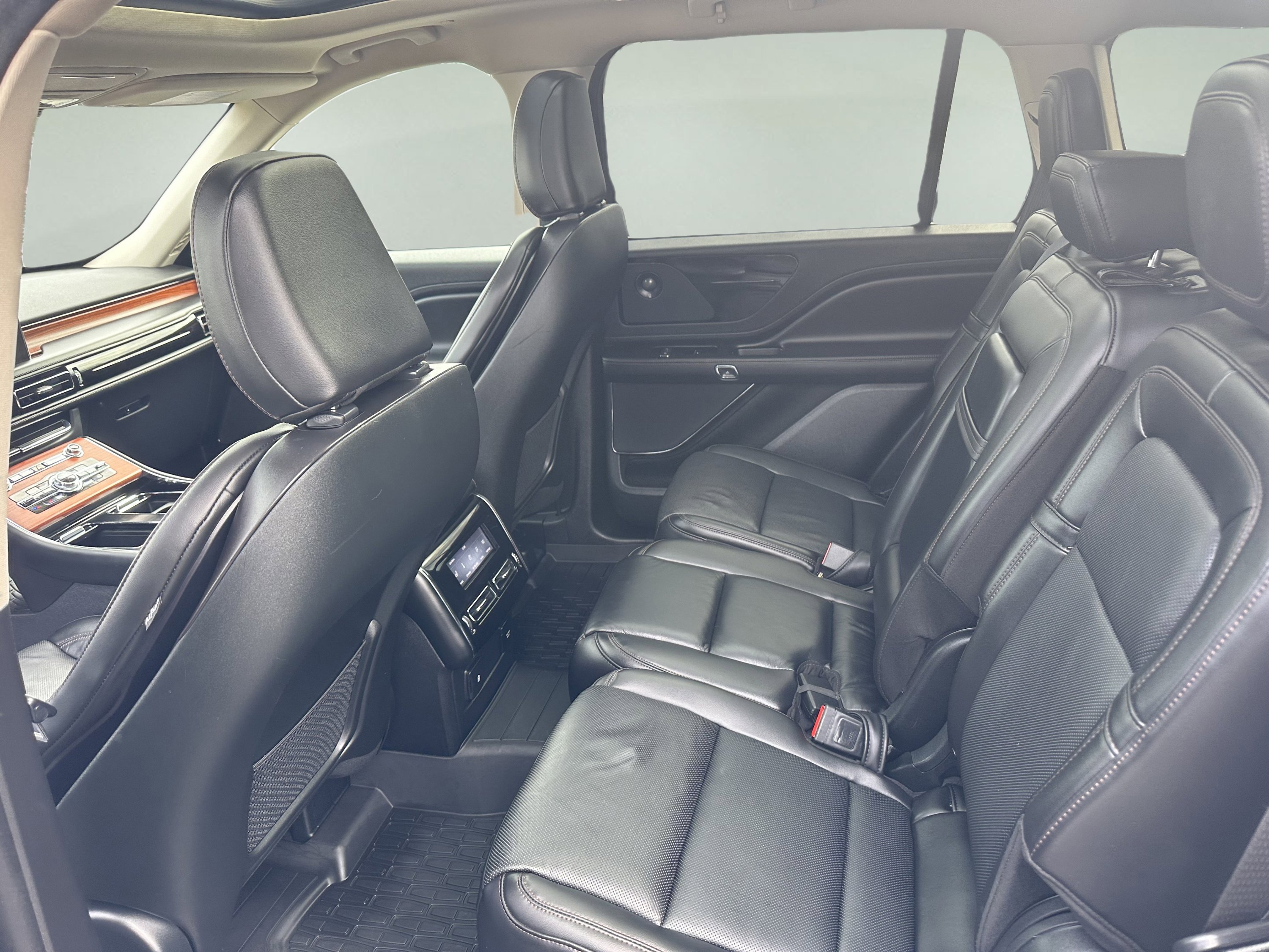 Certified 2023 Lincoln Aviator Reserve w/ Equipment Group 201A image 10