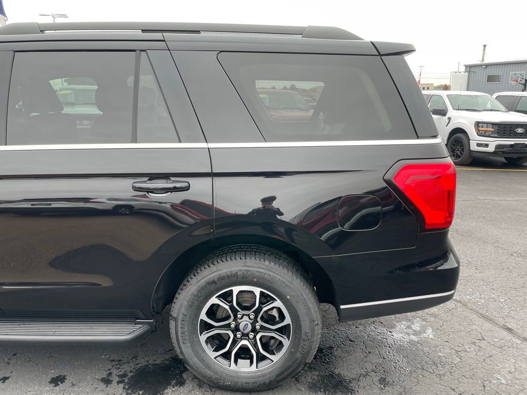 Used 2024 Ford Expedition XLT image 40
