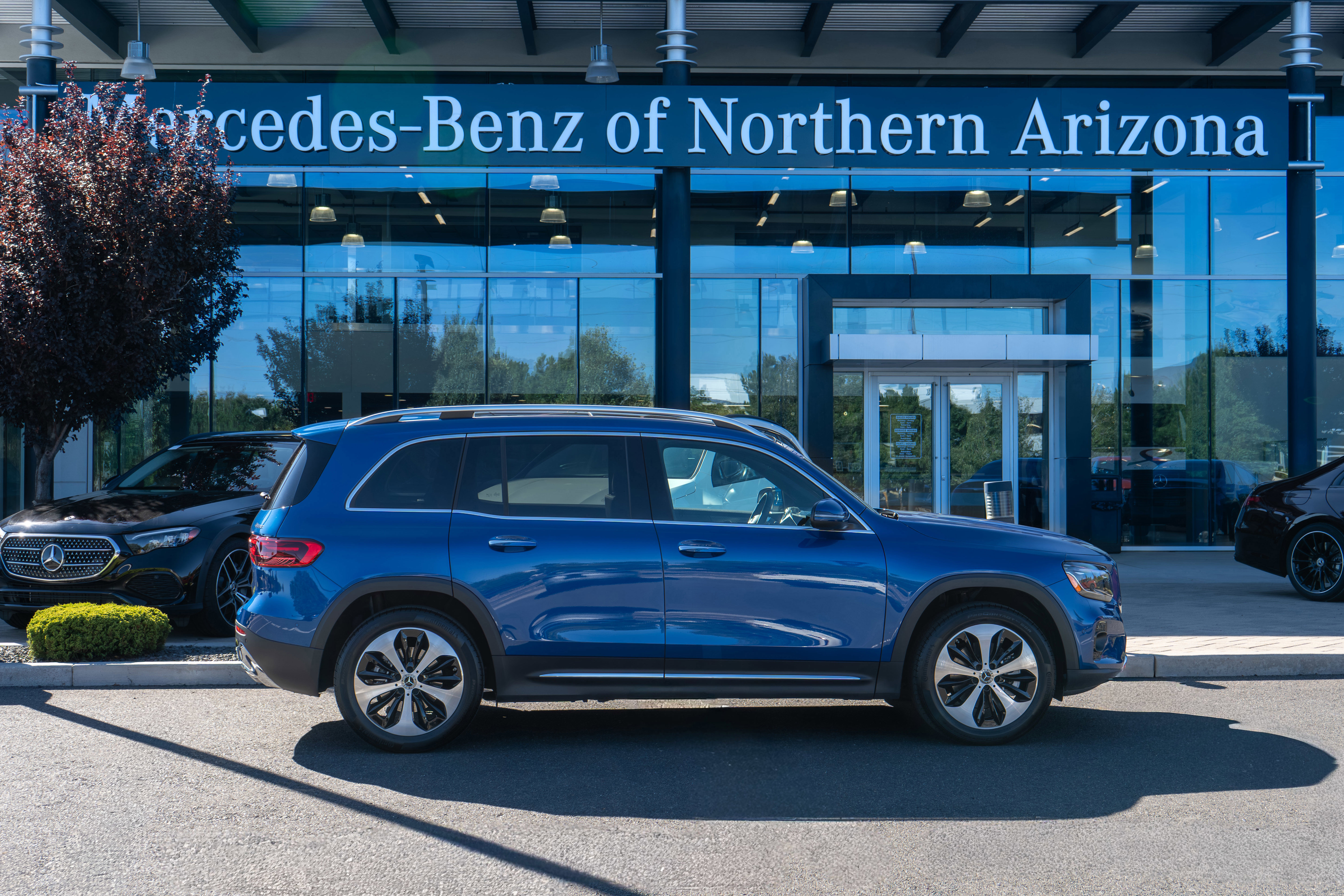 Certified 2025 Mercedes-Benz GLB 250 4MATIC image 1