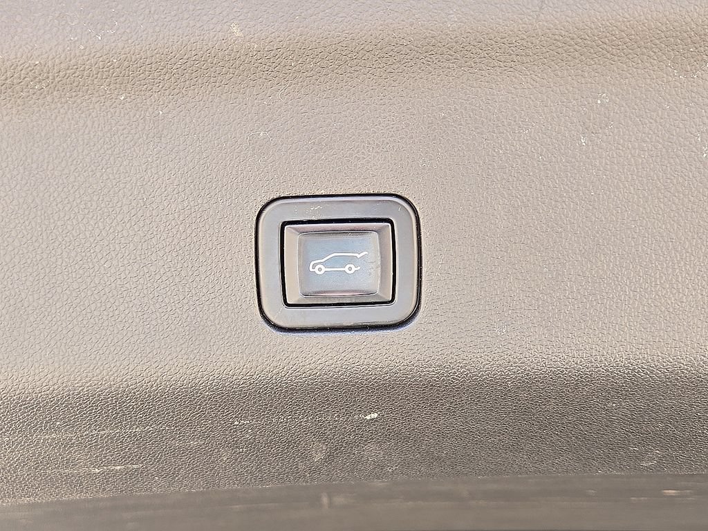 Used 2023 GMC Yukon Denali Ultimate AWD/4WD image 16