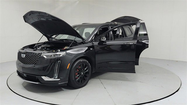 Used 2023 Cadillac XT6 Sport w/ LPO, ONYX Package image 9