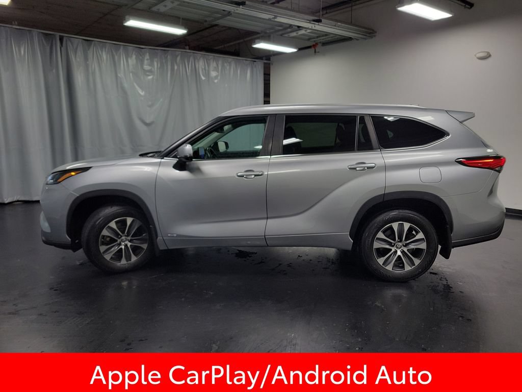 Used 2023 Toyota Highlander XLE AWD/4WD image 5