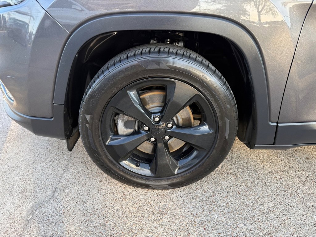 Used 2021 Jeep Cherokee Latitude Plus image 10