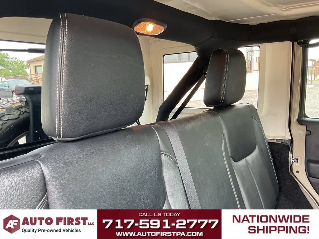 Used 2017 Jeep Wrangler Unlimited Rubicon w/ Connectivity Group AWD/4WD image 15