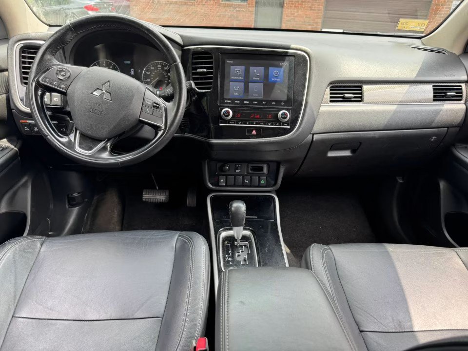 Used 2020 Mitsubishi Outlander SE AWD/4WD image 26