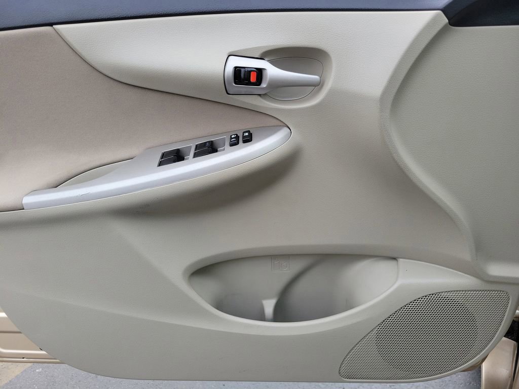 Used 2013 Toyota Corolla LE image 20