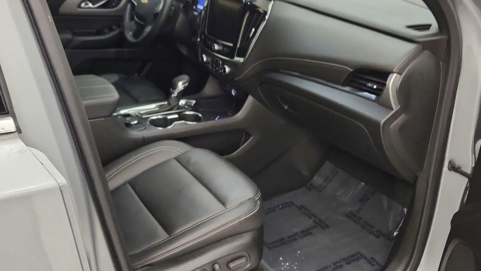 Used 2023 Chevrolet Traverse LT image 53