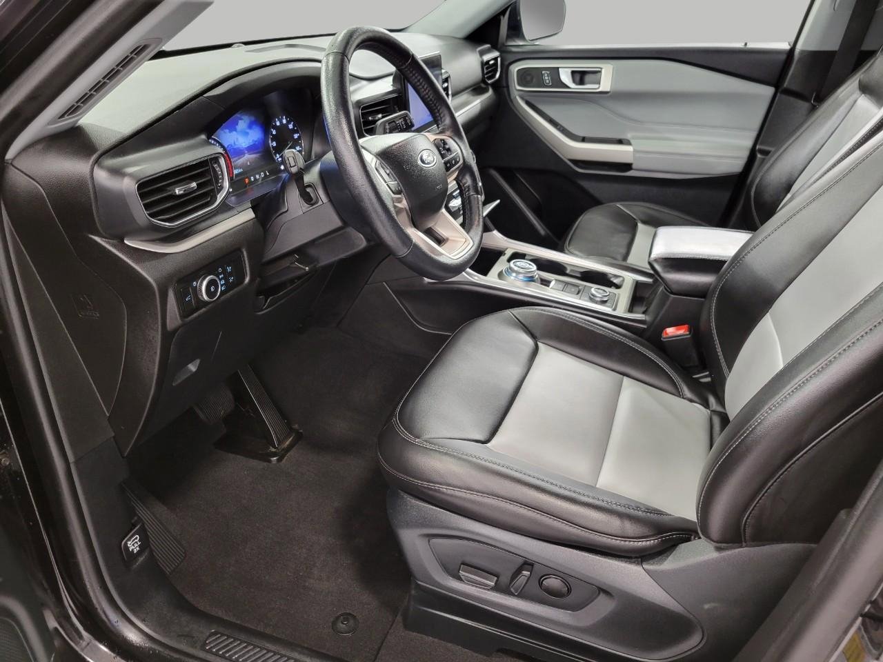 Used 2023 Ford Explorer XLT w/ Equipment Group 202A image 9