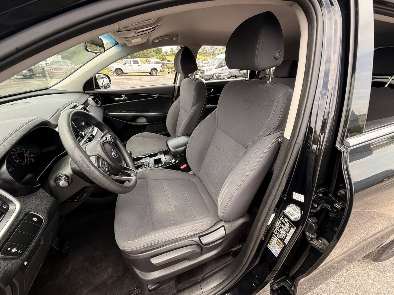 Used 2018 Kia Sorento FWD image 17