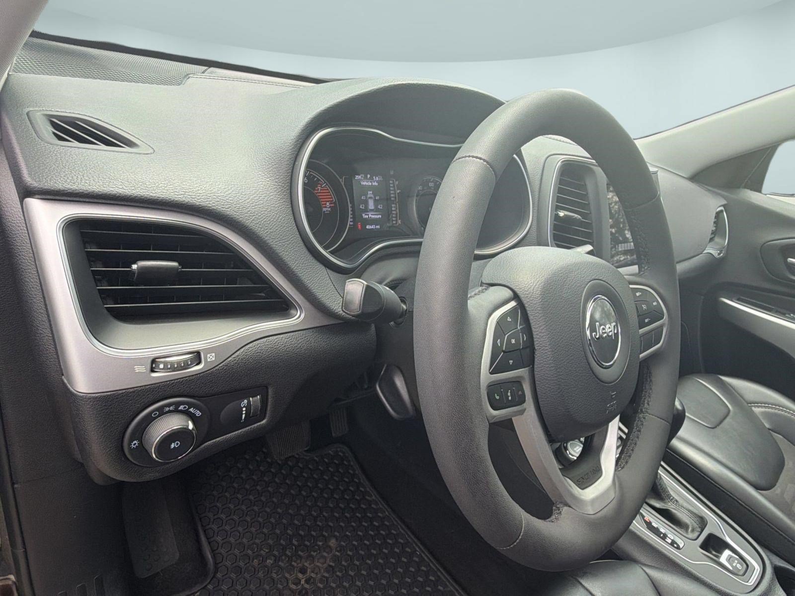 Used 2022 Jeep Cherokee Latitude w/ Sun & Sound Group AWD/4WD image 4