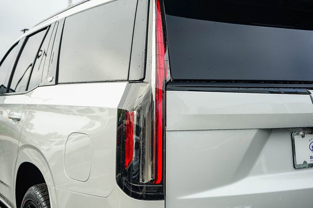 Used 2023 Cadillac Escalade V image 9