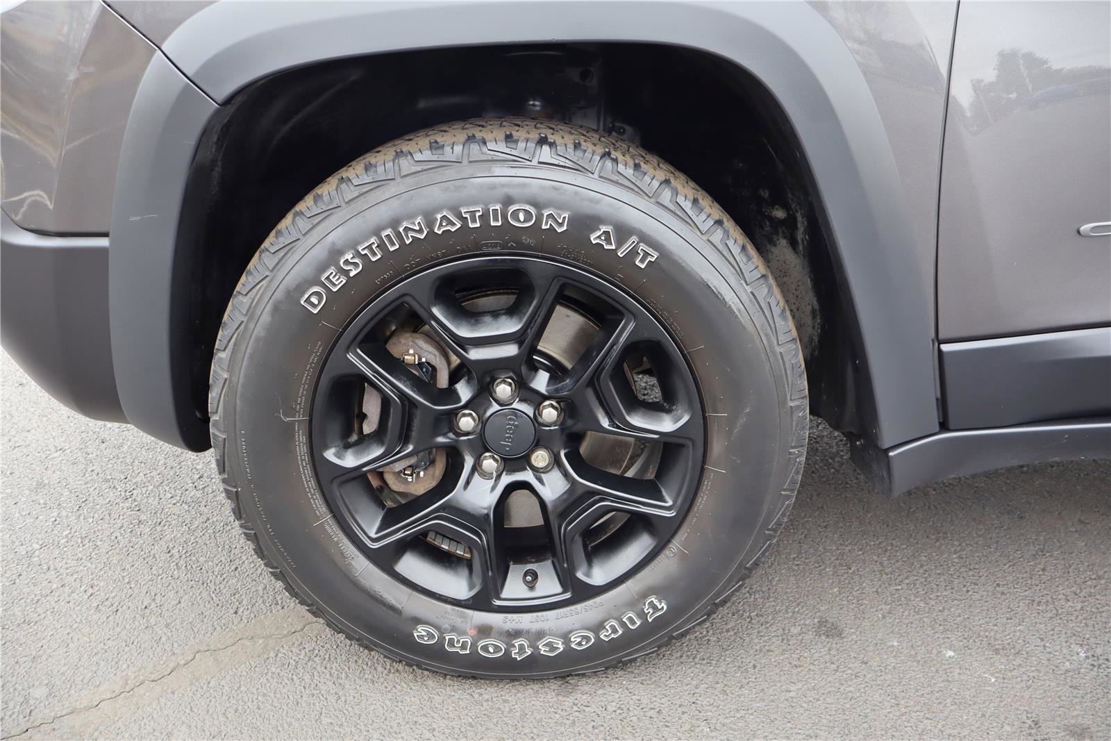 Used 2019 Jeep Cherokee Trailhawk image 10