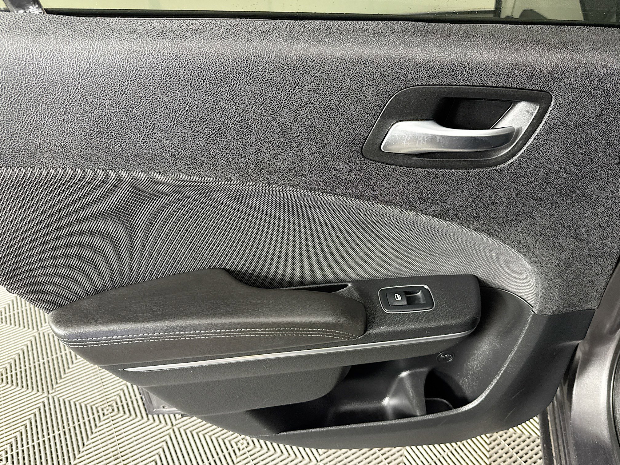 Used 2018 Dodge Charger SXT image 25