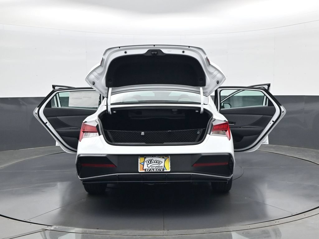 New 2026 Hyundai Elantra Limited FWD image 32