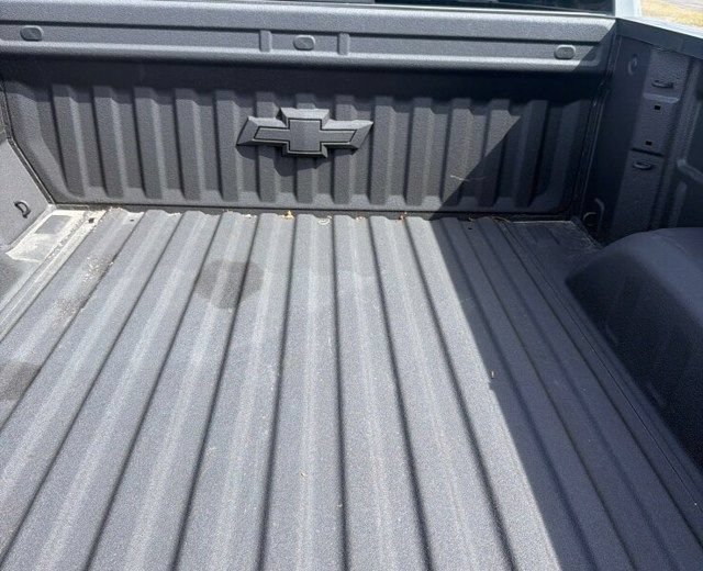 Used 2024 Chevrolet Silverado 1500 LT AWD/4WD image 6