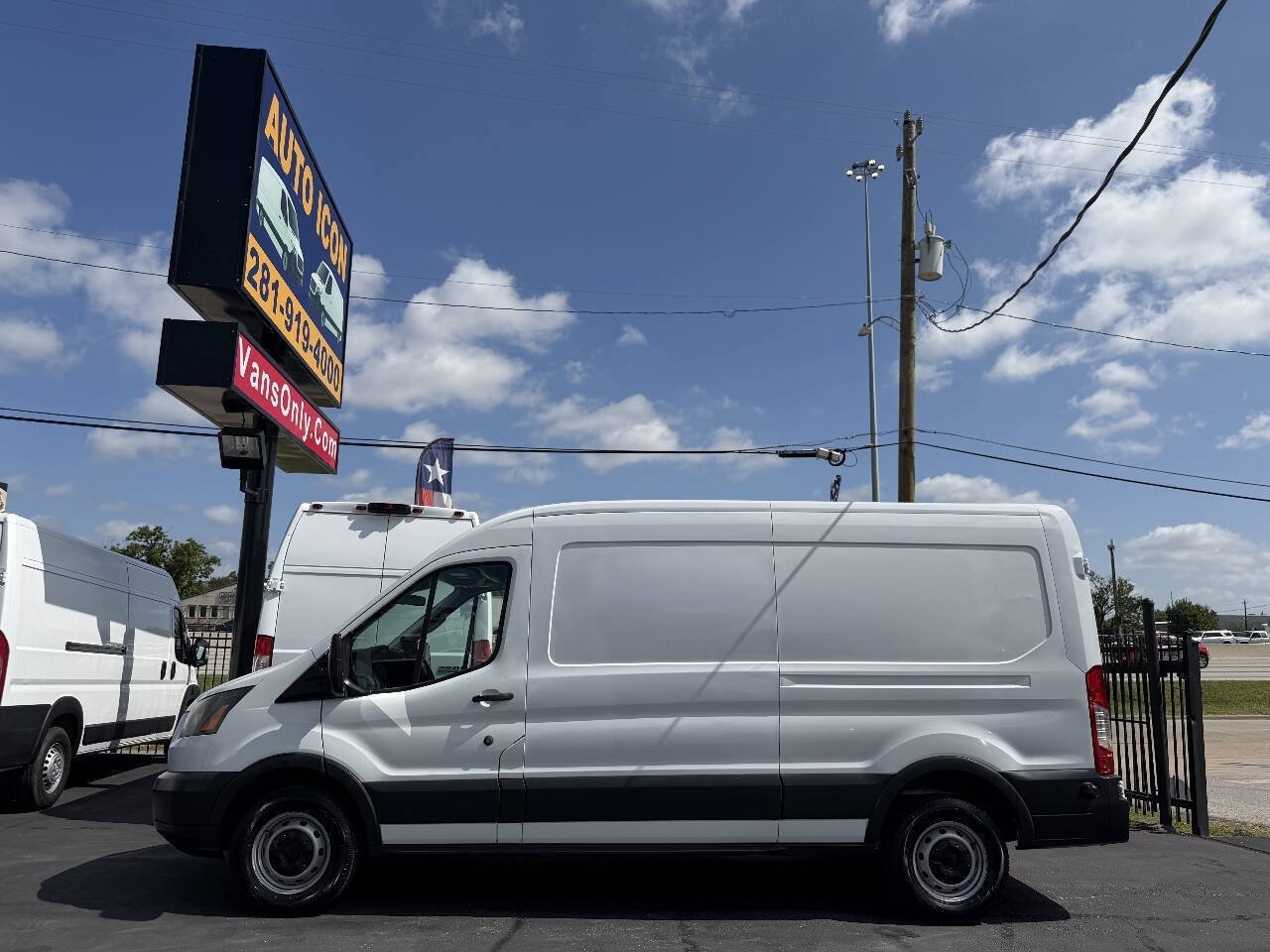 Used 2018 Ford Transit 250 148 Medium Roof RWD image 5