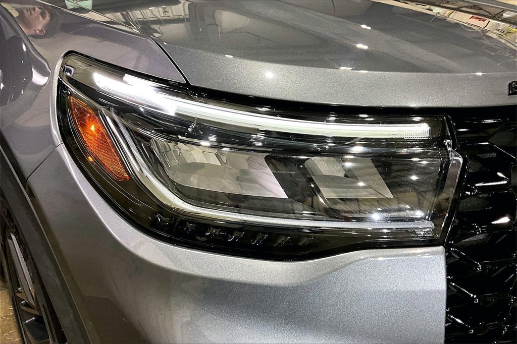 Used 2025 Ford Explorer ST-Line w/ ST-Line Street Pack image 27