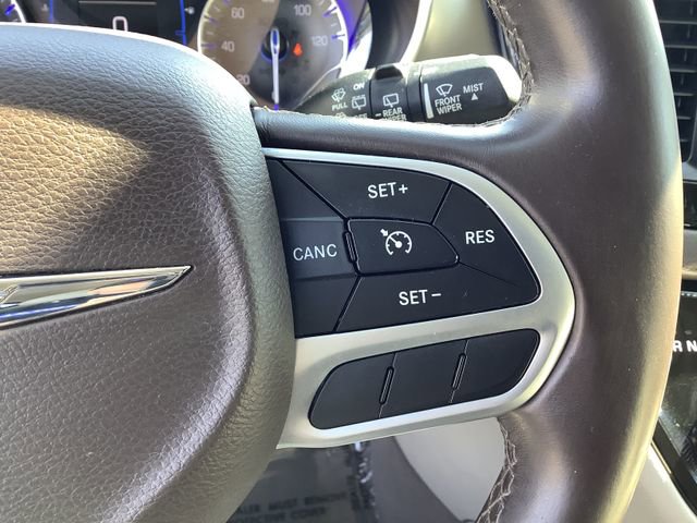 Used 2017 Chrysler Pacifica Touring-L image 12