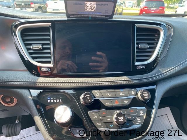New 2025 Chrysler Pacifica Select w/ Fav Edition Package image 17