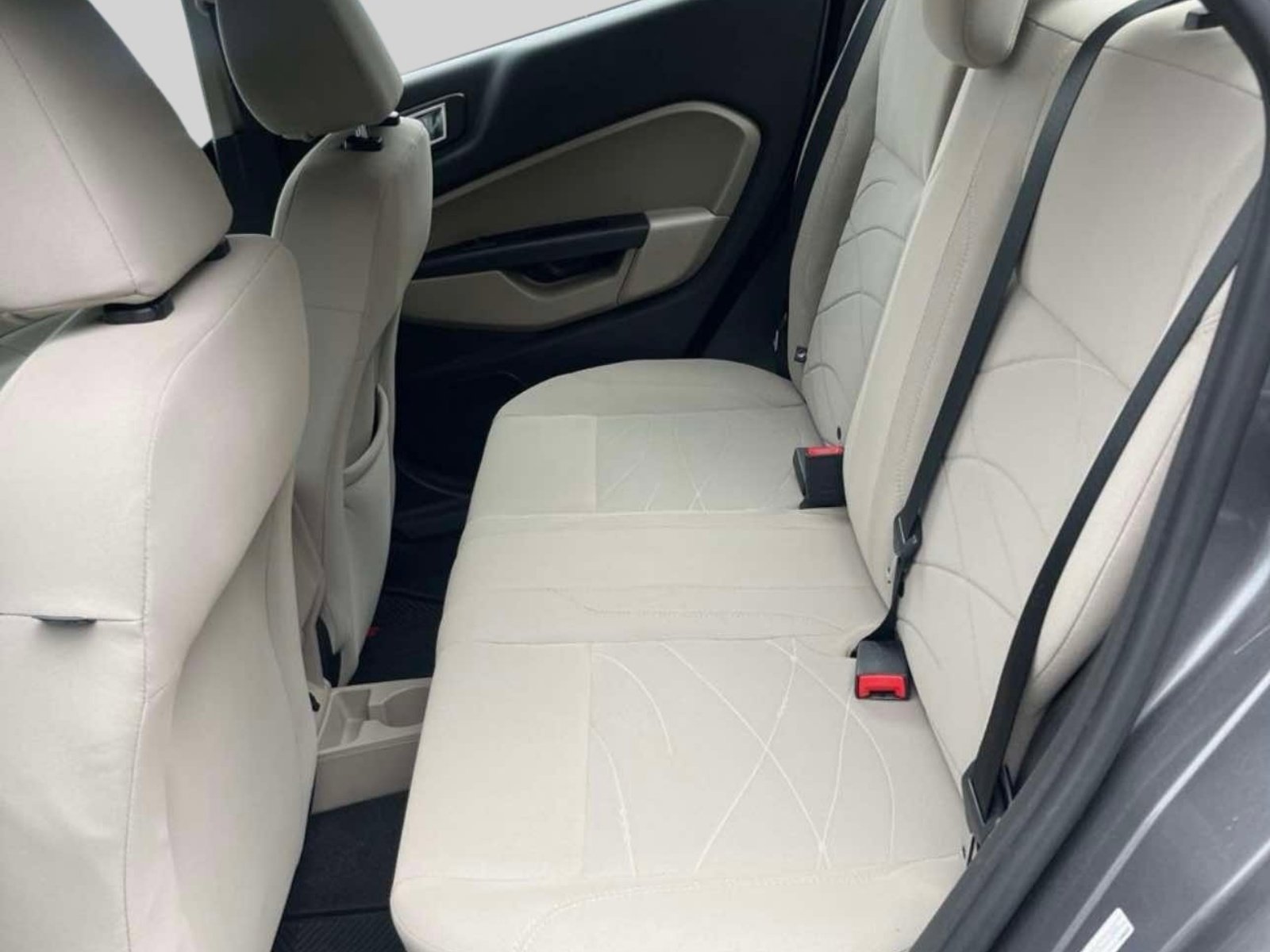 Used 2014 Ford Fiesta SE FWD image 4