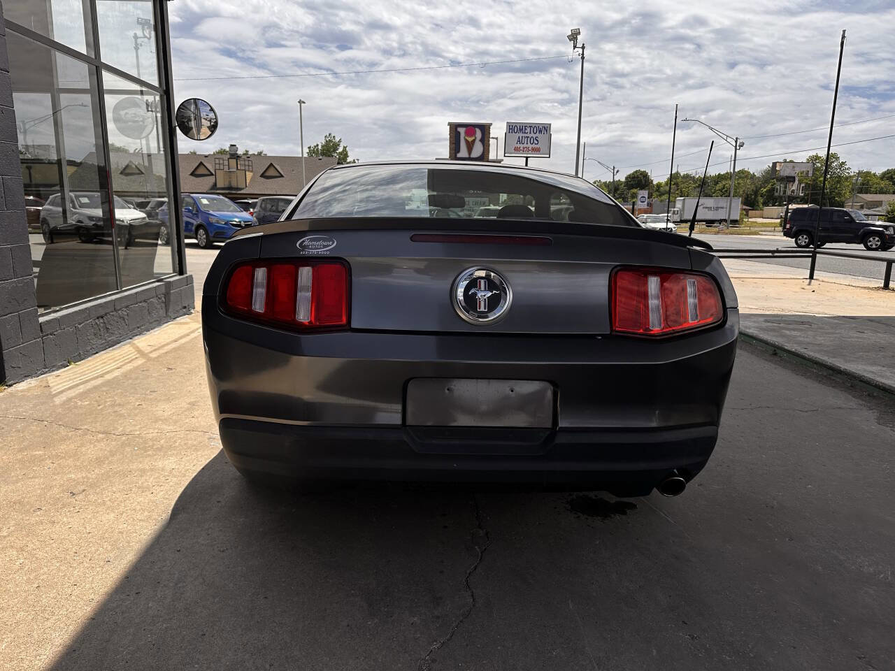 Used 2010 Ford Mustang Premium RWD image 7