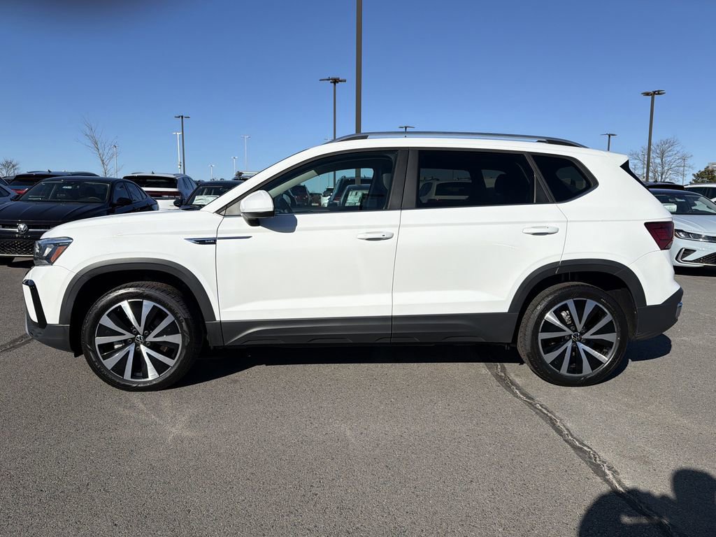 Used 2023 Volkswagen Taos SE image 2