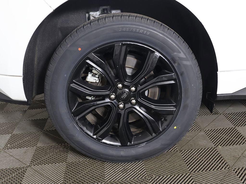 Used 2024 Ford Edge SE w/ Black Appearance Package image 17