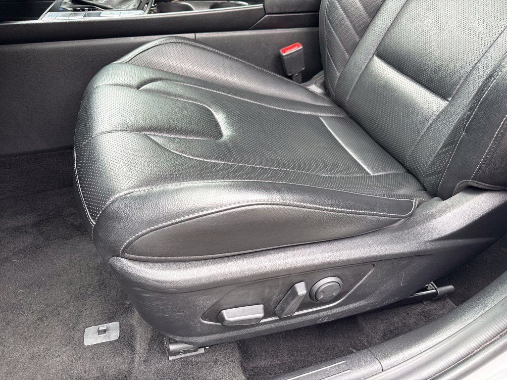 Used 2024 Hyundai Elantra Limited FWD image 19