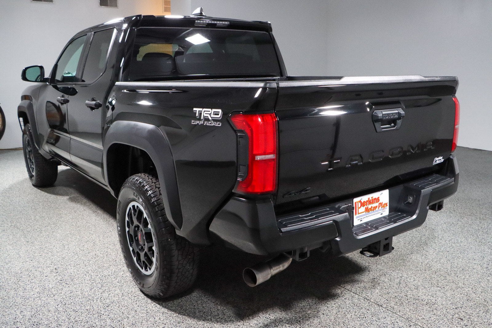 Used 2024 Toyota Tacoma TRD Off-Road AWD/4WD image 9