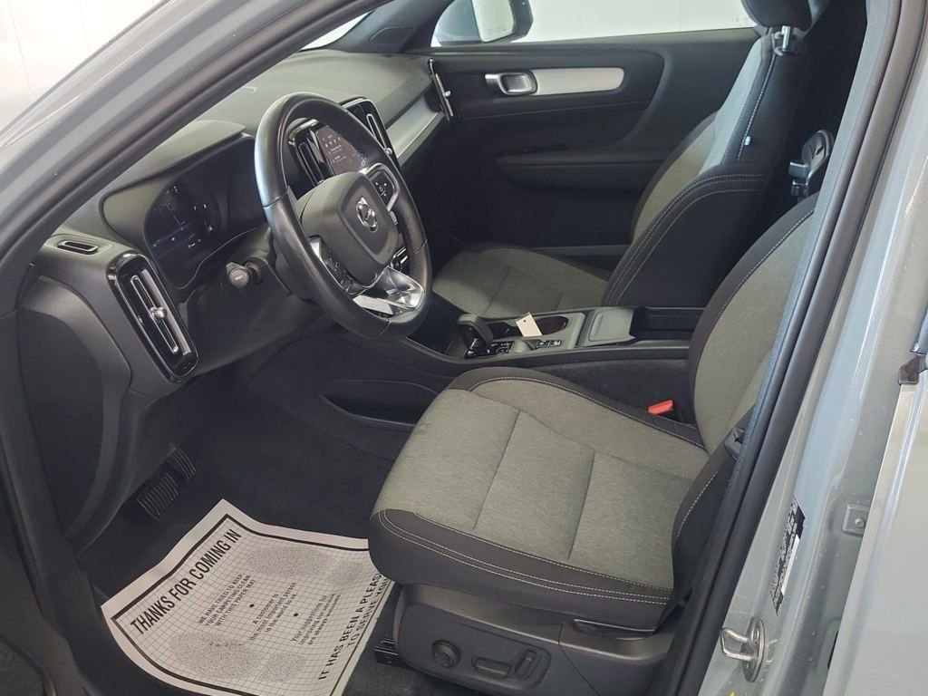 Used 2024 Volvo XC40 B5 Core image 8