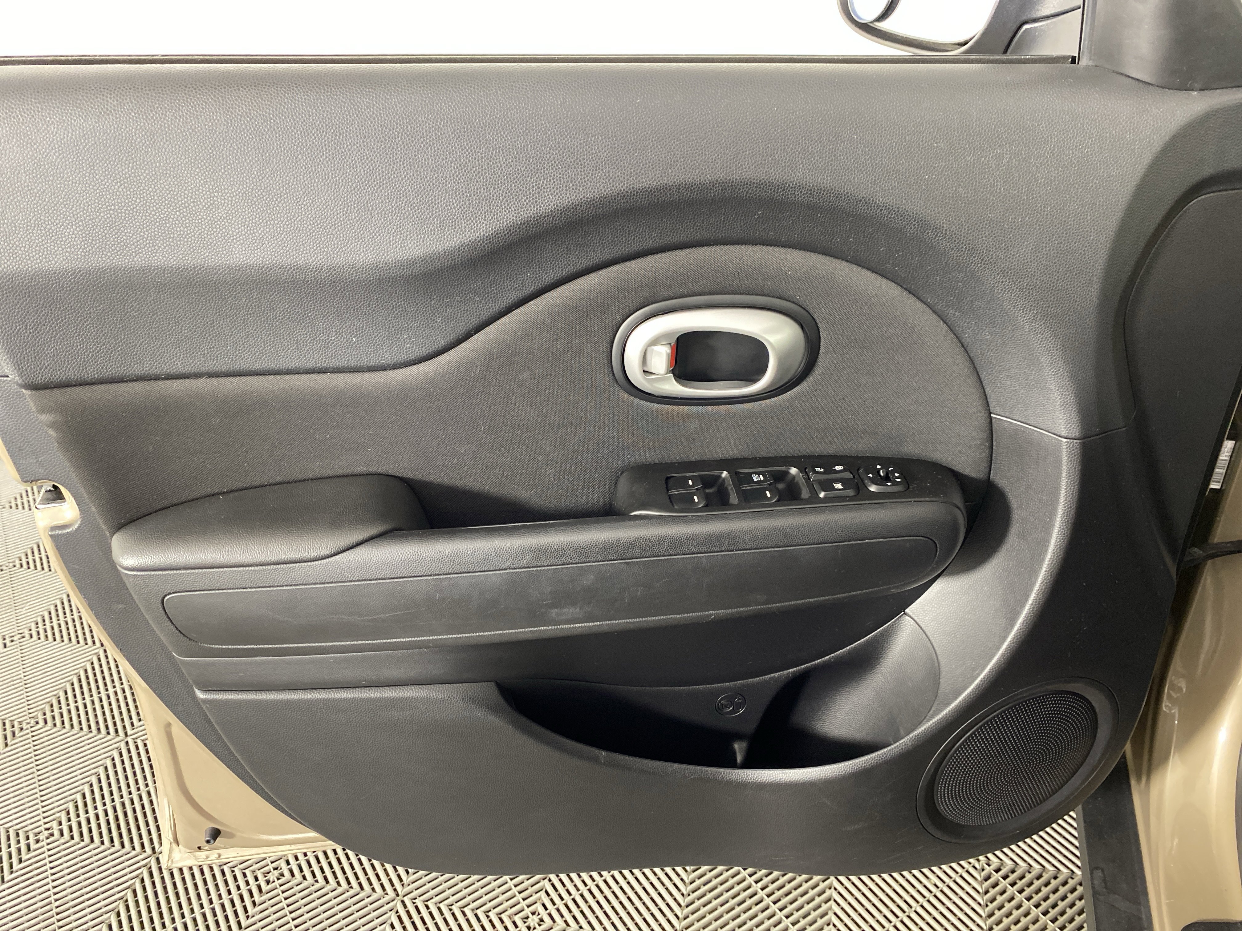 Used 2015 Kia Soul FWD image 10