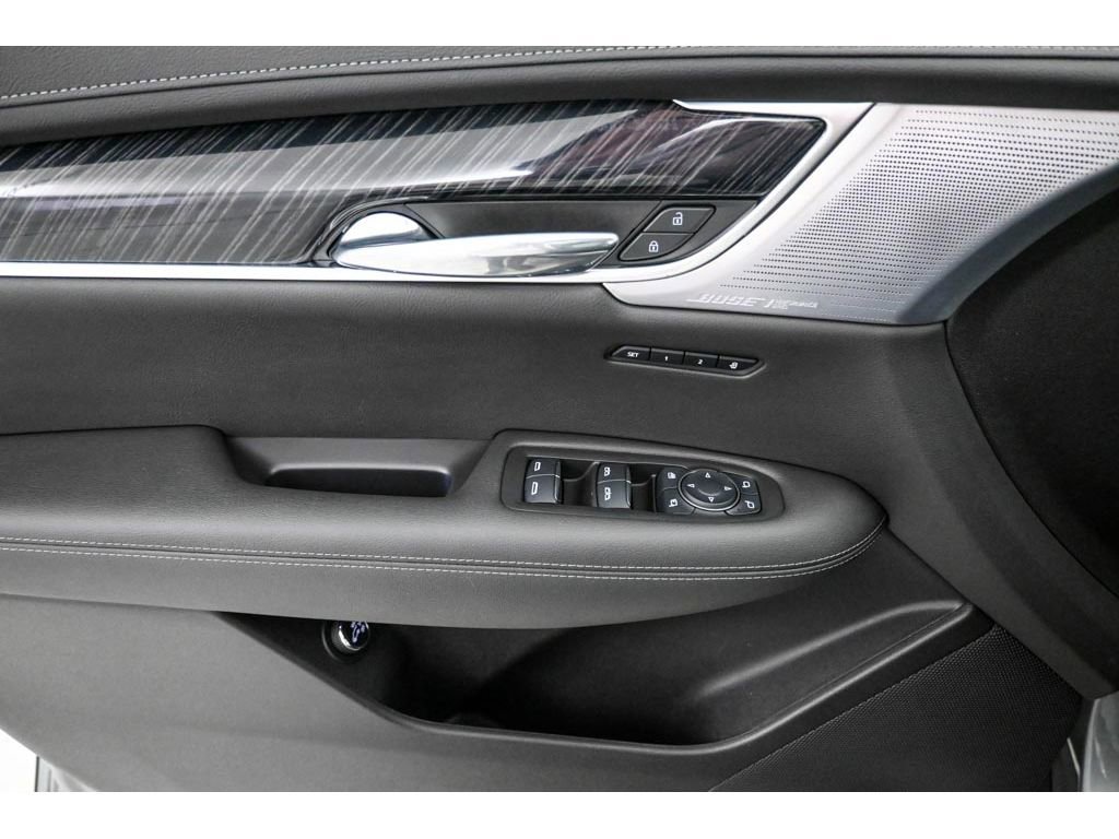 Used 2023 Cadillac XT6 Premium Luxury w/ Technology Package image 8