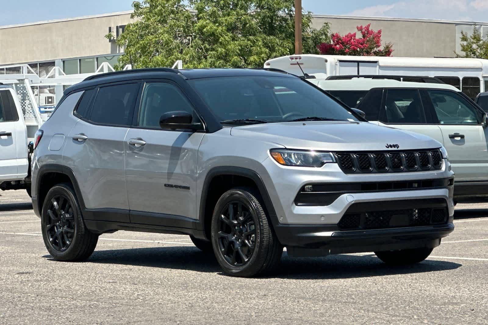 Used 2023 Jeep Compass Latitude w/ Convenience Group AWD/4WD image 10