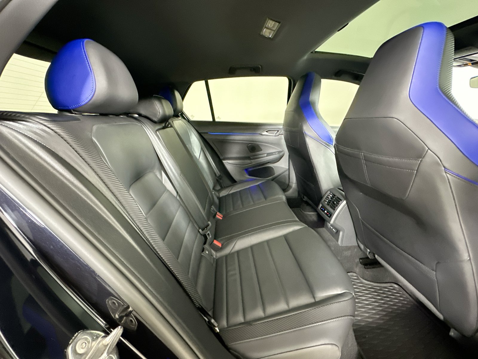 Used 2023 Volkswagen Golf R AWD/4WD image 42